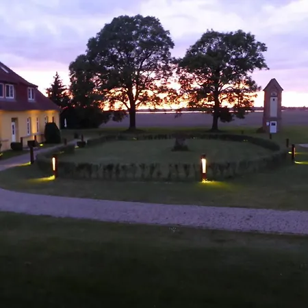 Gut Rattelvitz, Galerie E Mitte * Gingst