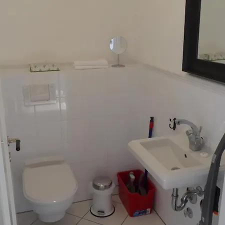 Gut Rattelvitz, Galerie E Mitte * Gingst